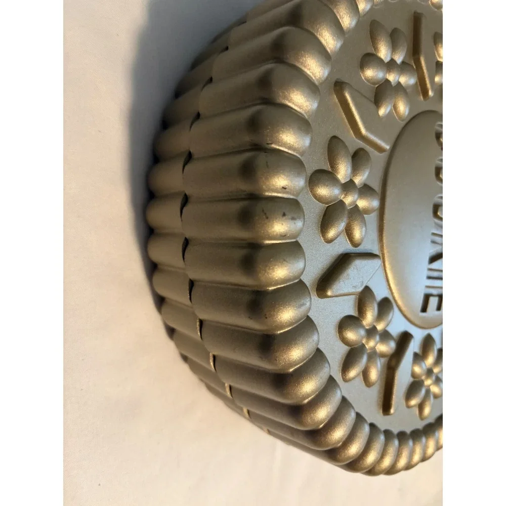 Chicago Metallic Cookie Tart Pans Giant Sandwich Cookie Molds Gold 9 Inch Set/ 2